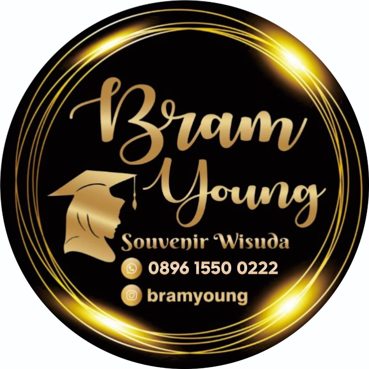 Bram Young Souvenir Wisuda